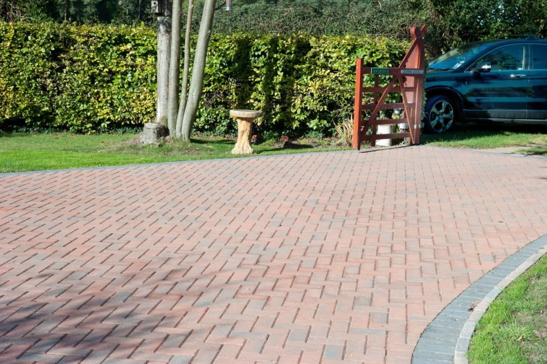 Brett Omega Red Block Paving 200 x 100 x 50mm