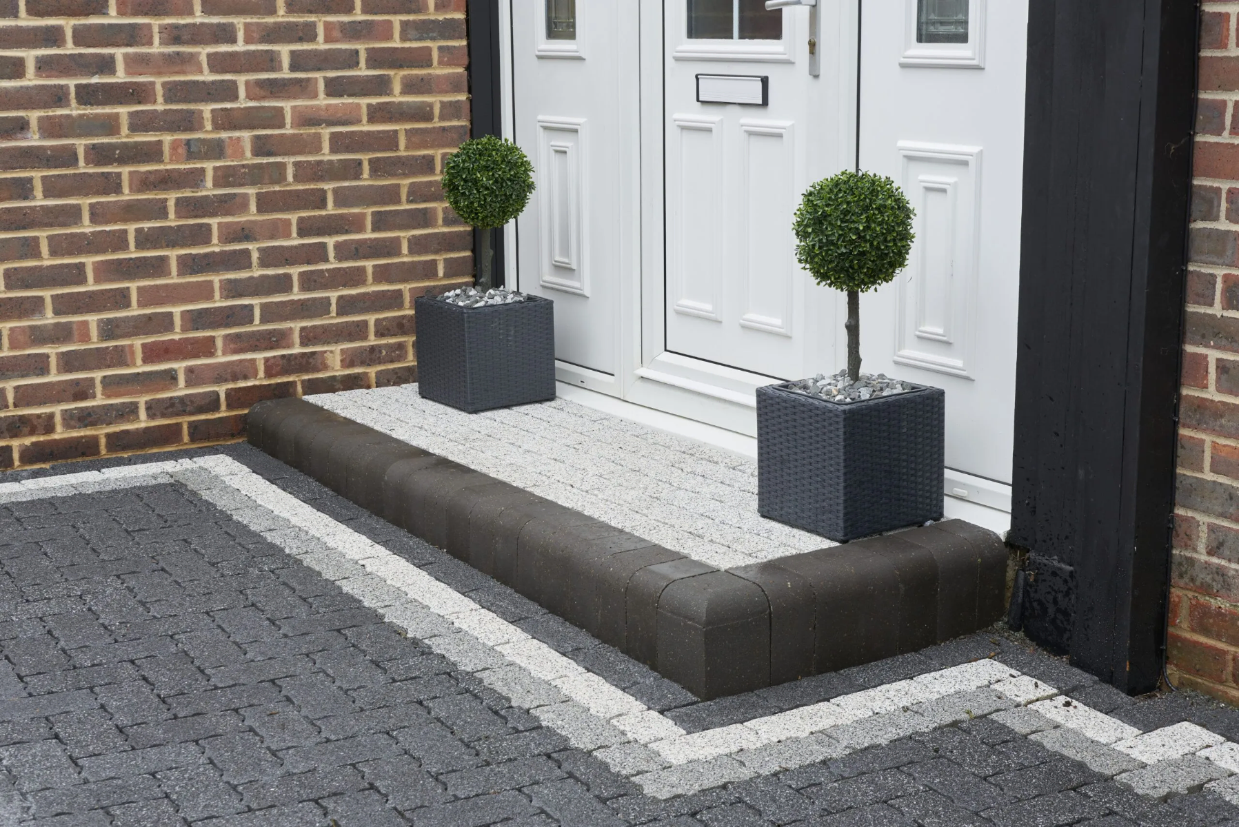 Brett High Kerb 150 x 200 x 100mm Charcoal